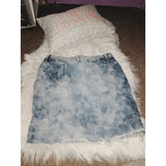 👗Vintage Acid Wash Distressed Jean Skirt👗 - Picture 6 of 7